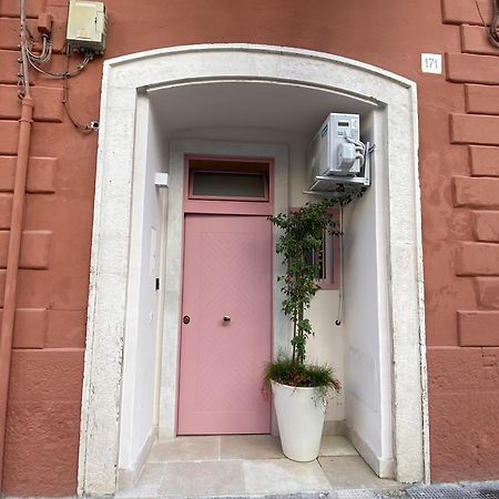 Quiet And Stylish - Bari City Center, Minutes To Station المظهر الخارجي الصورة